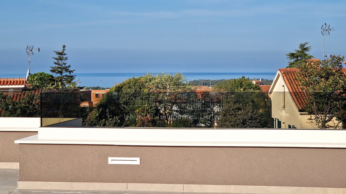 Luxus-Wohnung mit 125 qm großer Dachterrasse, 2 km vom Meer, Meerblick